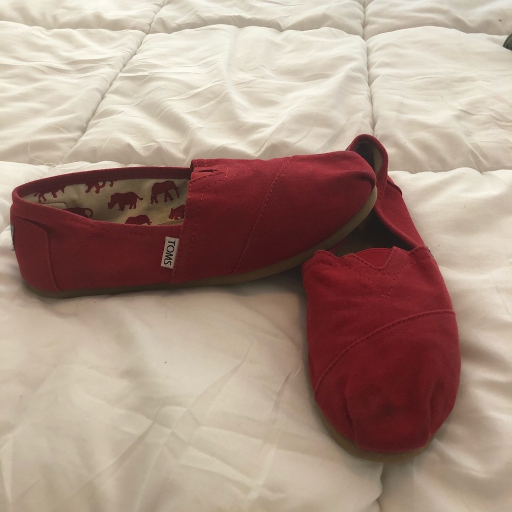 Toms shoes red